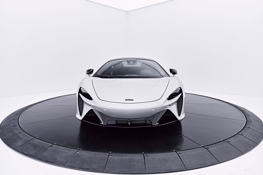 Used 2023 McLaren Artura RWD image 20