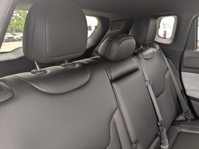 Used 2023 Jeep Compass Latitude AWD/4WD image 17