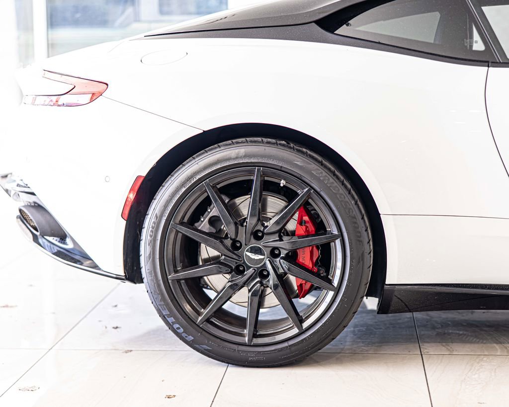 Used 2018 Aston Martin DB11 V12 image 11