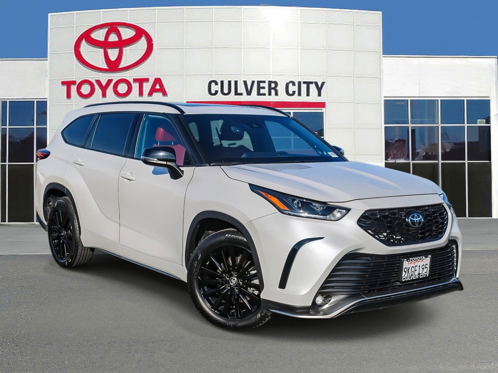 Used 2024 Toyota Highlander XSE image 1