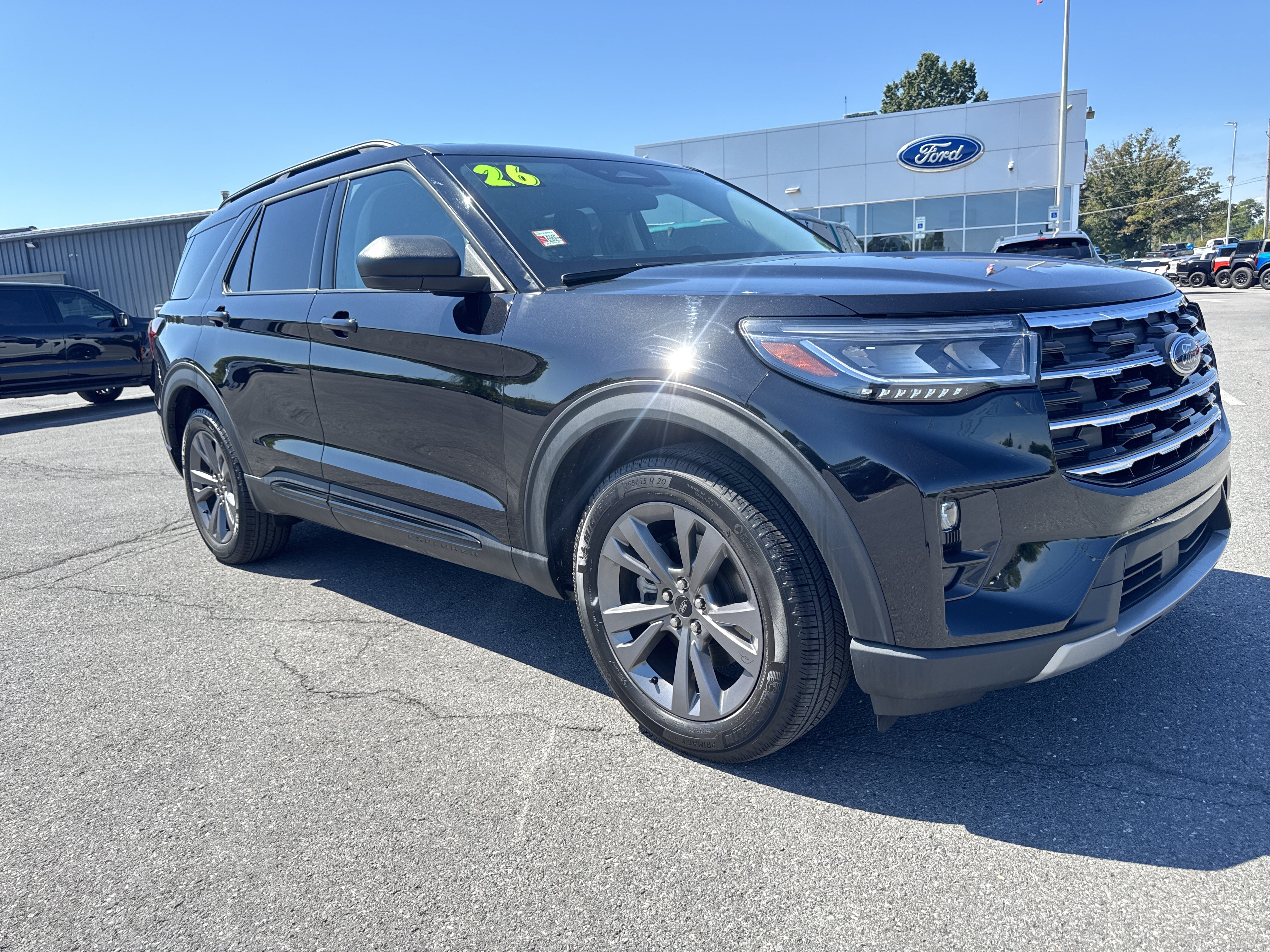 Used 2026 Ford Explorer Active w/ Active Comfort Package AWD/4WD image 1