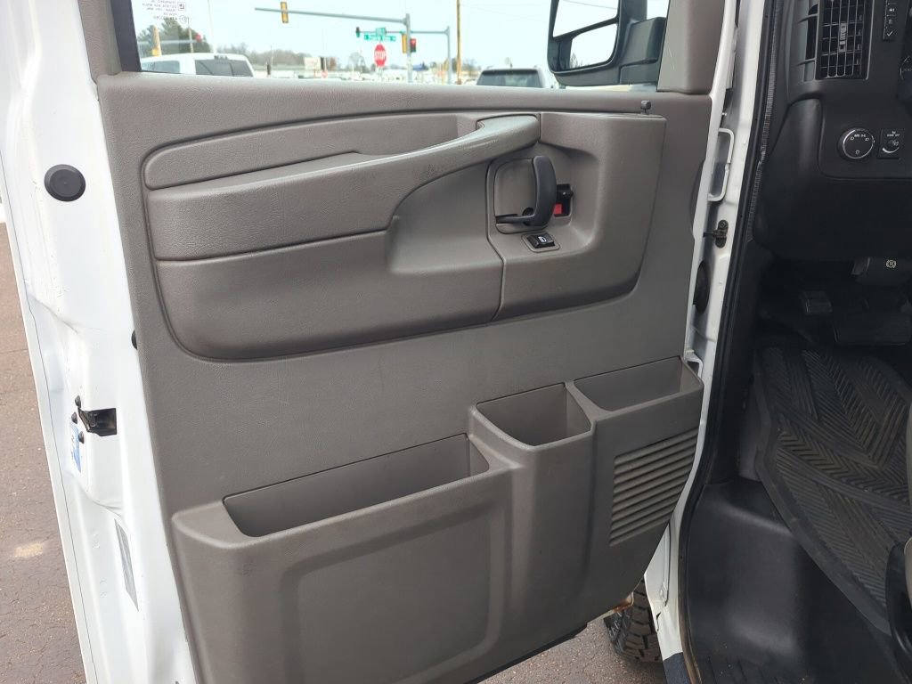 Used 2014 Chevrolet Express 3500 Extended image 18
