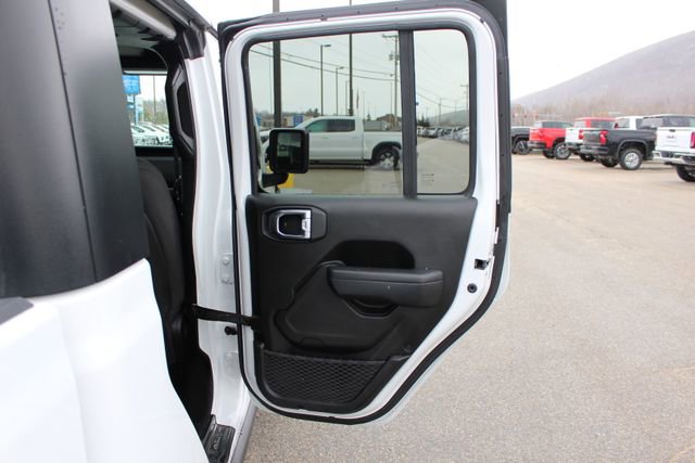 Used 2023 Jeep Gladiator Mojave w/ Cold Weather Group image 47