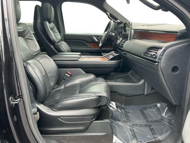 Used 2019 Lincoln Navigator L Reserve AWD/4WD image 17