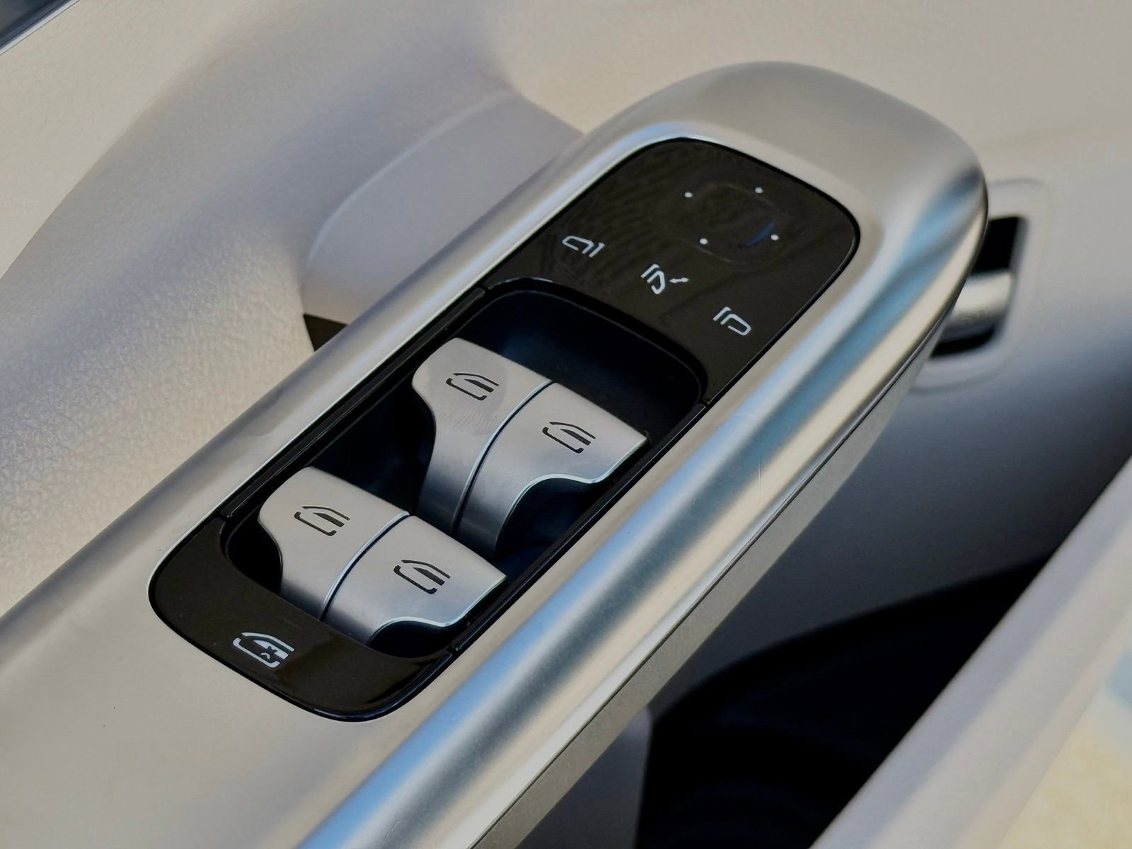Used 2023 Mercedes-Benz C 300 Sedan w/ Exclusive Trim Package image 24