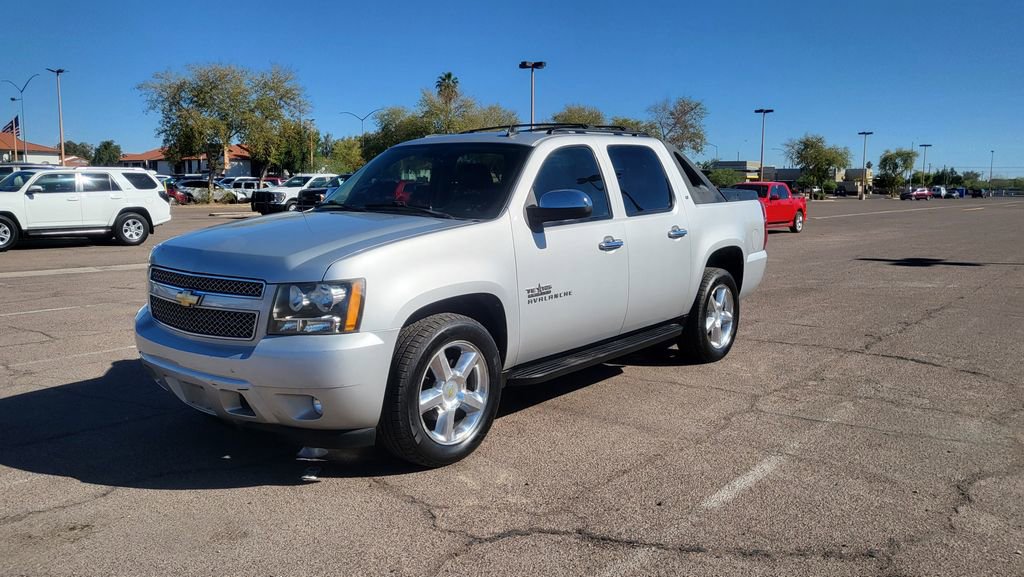 Used 2011 Chevrolet Avalanche LT w/ Texas Edition image 4