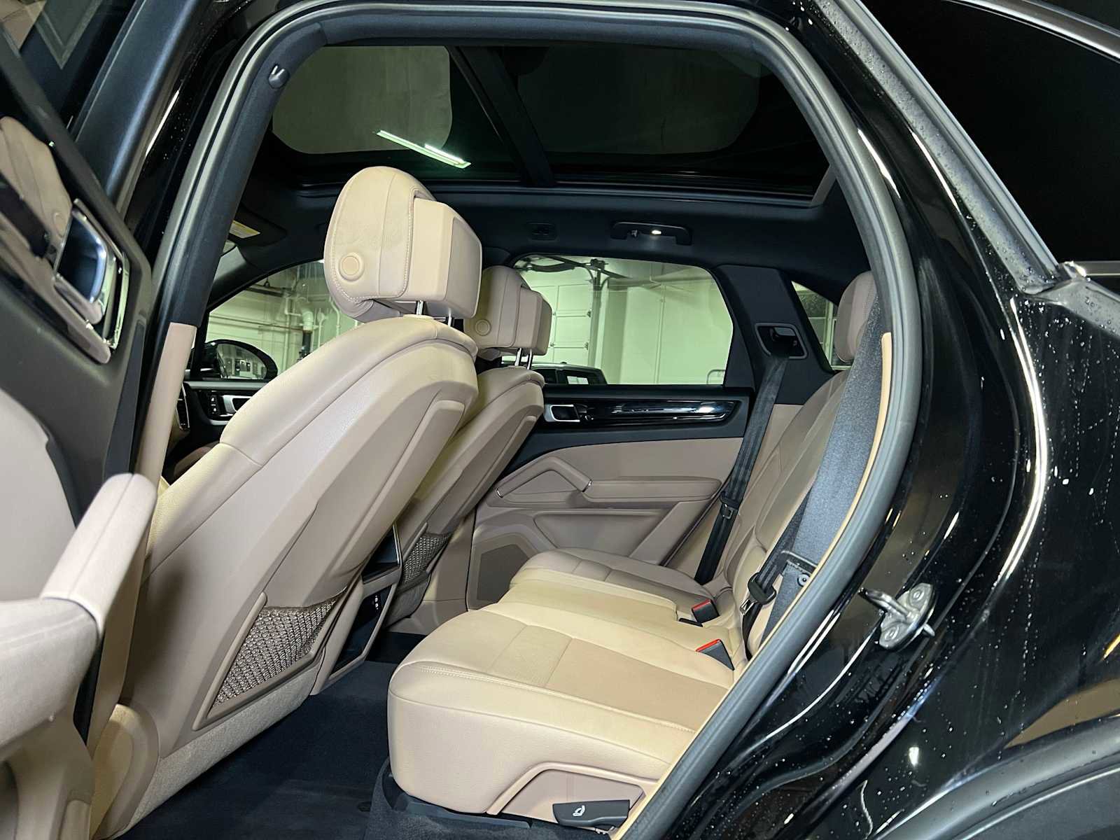 Used 2023 Porsche Cayenne image 18