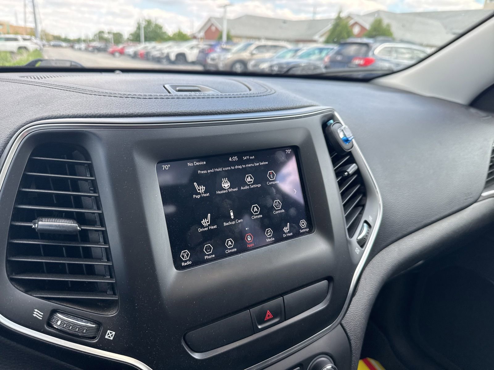 Used 2019 Jeep Cherokee Latitude Plus w/ Comfort/Convenience Group FWD image 15