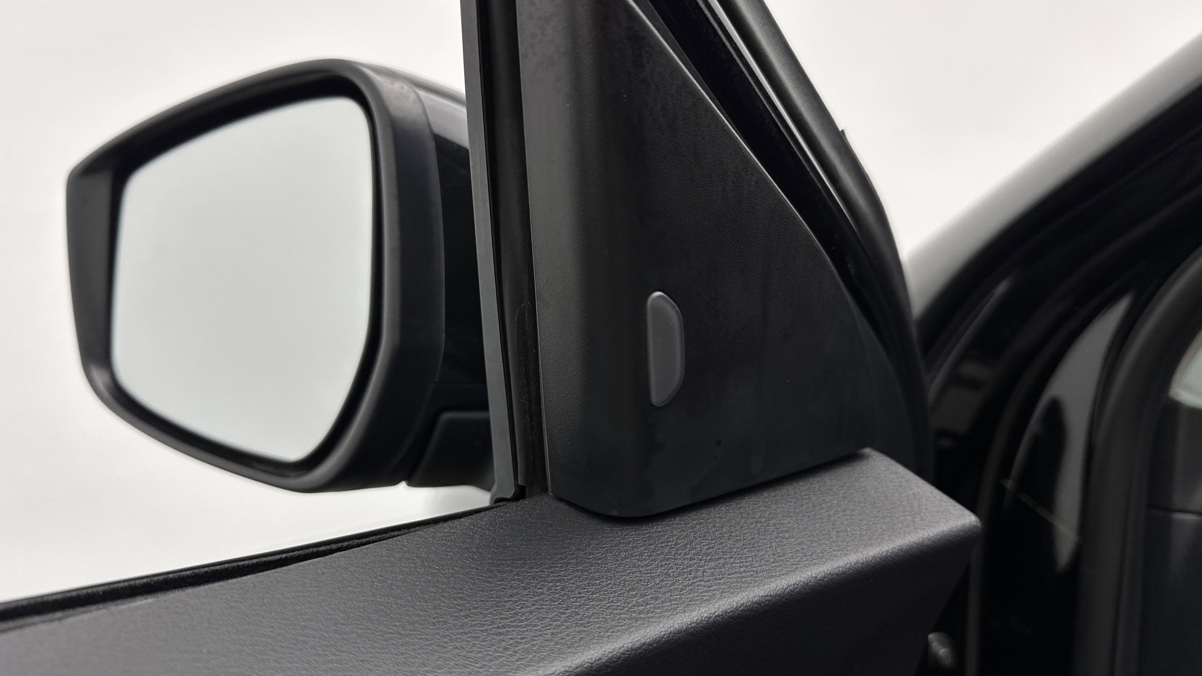 Used 2023 Nissan Kicks SV FWD image 12