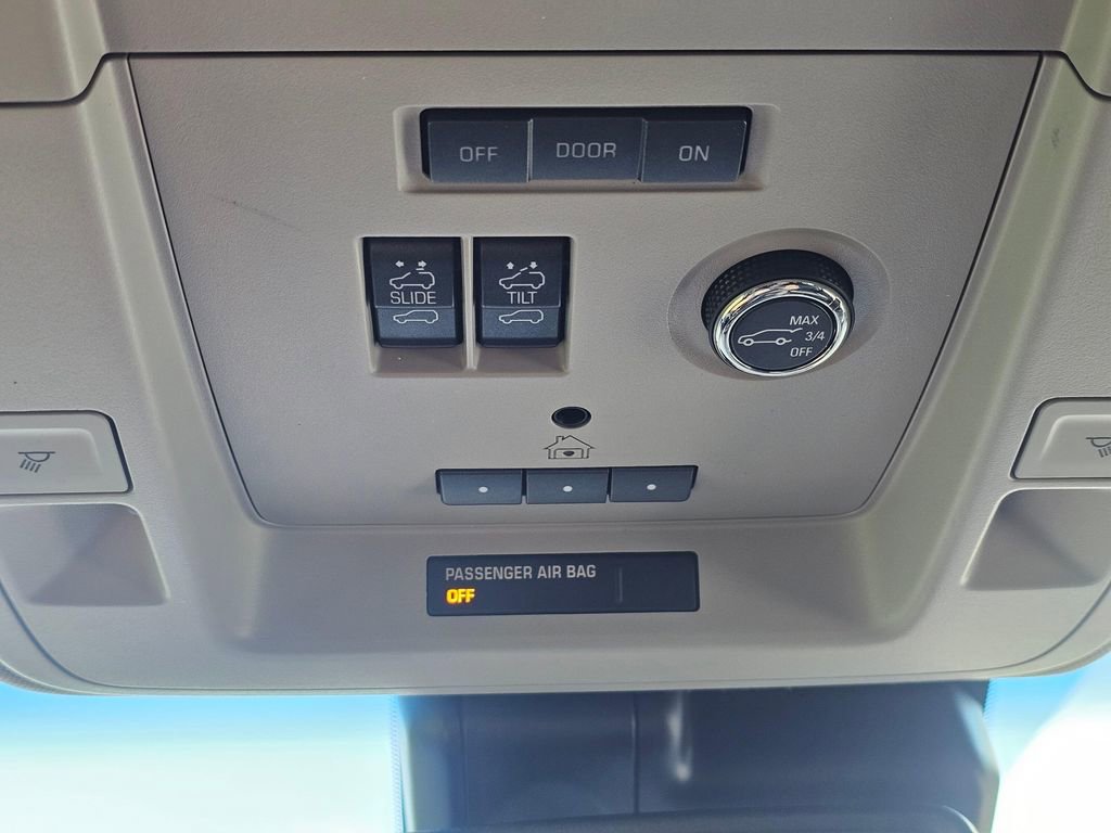 Used 2018 Chevrolet Suburban LT w/ Luxury Package AWD/4WD image 36