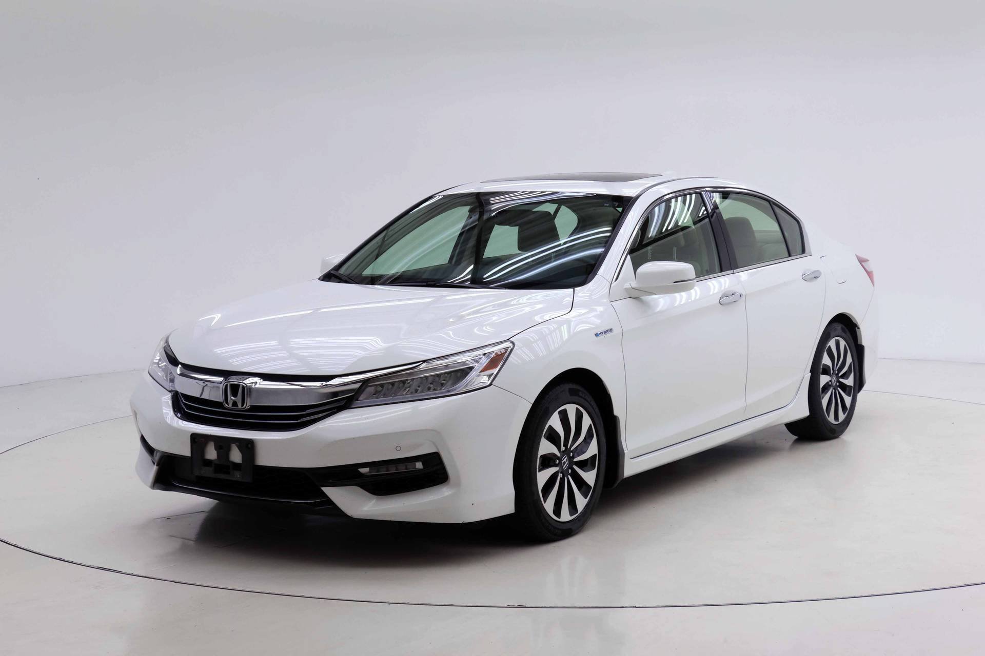 Used 2017 Honda Accord Touring image 1
