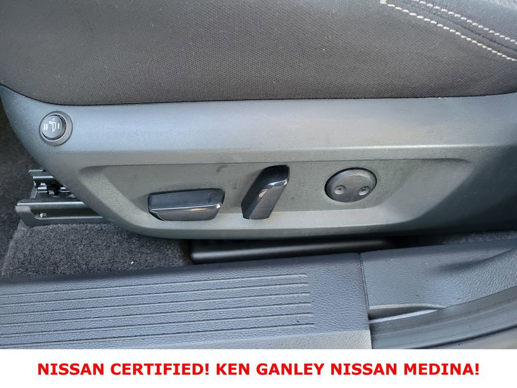 Certified 2023 Nissan Rogue SV image 35