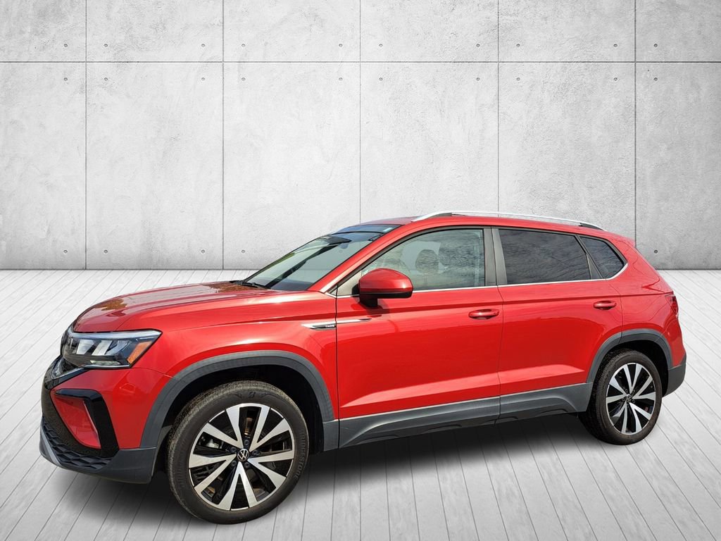 Used 2022 Volkswagen Taos SE image 1