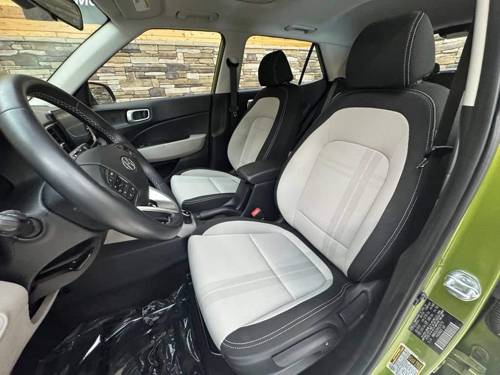 Used 2023 Hyundai Venue SEL FWD image 31