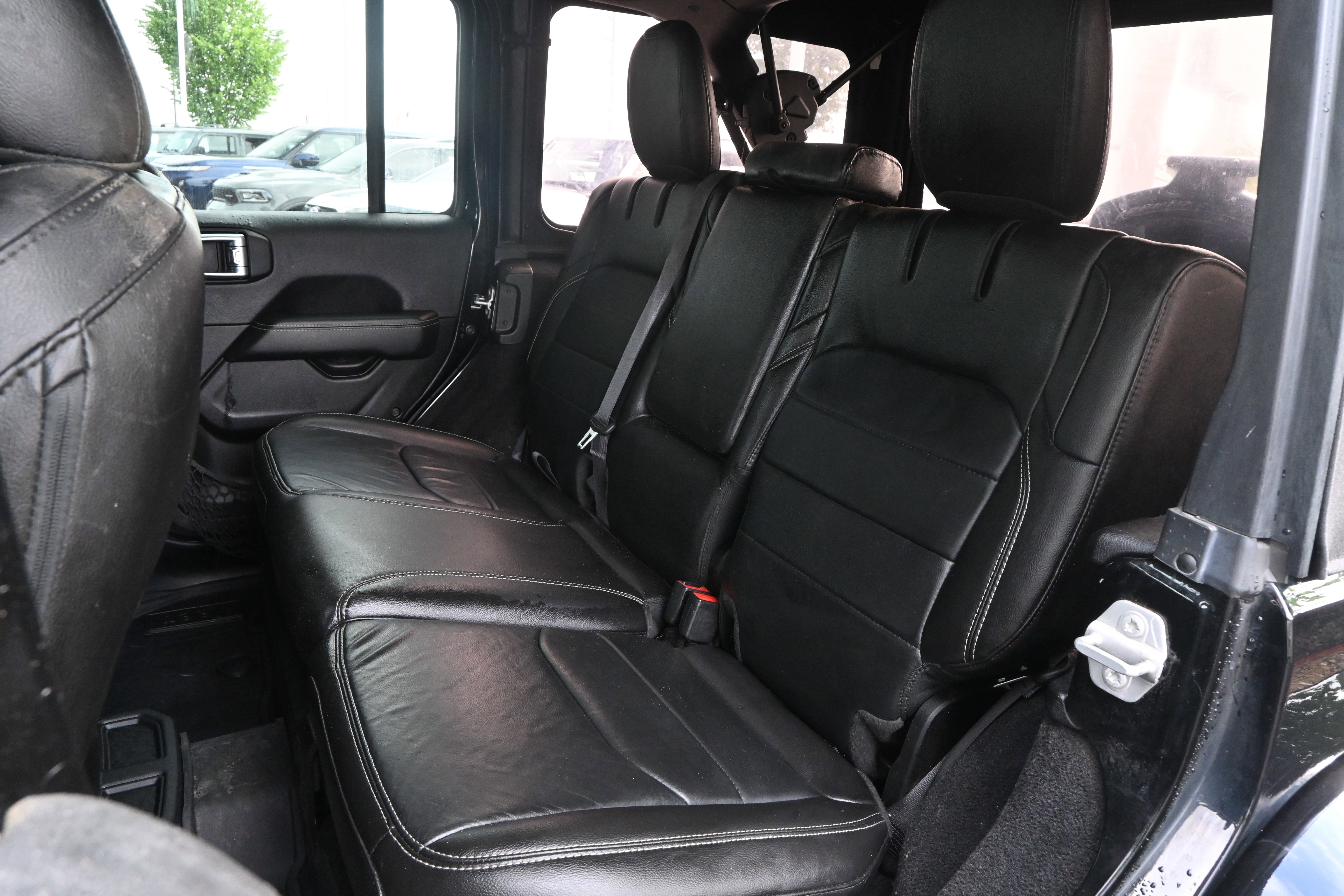 Used 2023 Jeep Wrangler Unlimited Sahara w/ Cold Weather Group AWD/4WD image 32