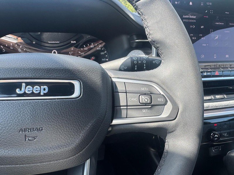 Used 2023 Jeep Compass Latitude AWD/4WD image 14