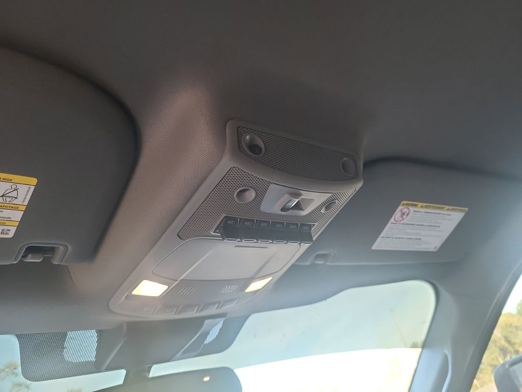 Used 2022 Ford F250 XLT w/ Black Appearance Package image 15