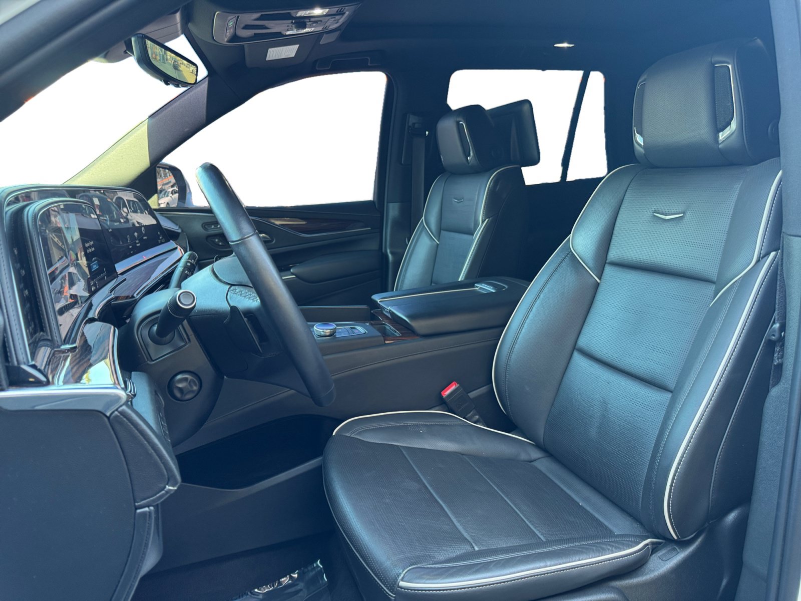 Used 2021 Cadillac Escalade Premium Luxury AWD/4WD image 9