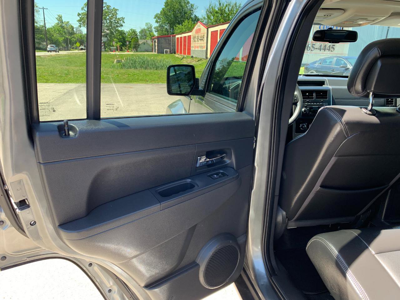 Used 2012 Jeep Liberty Sport AWD/4WD image 29