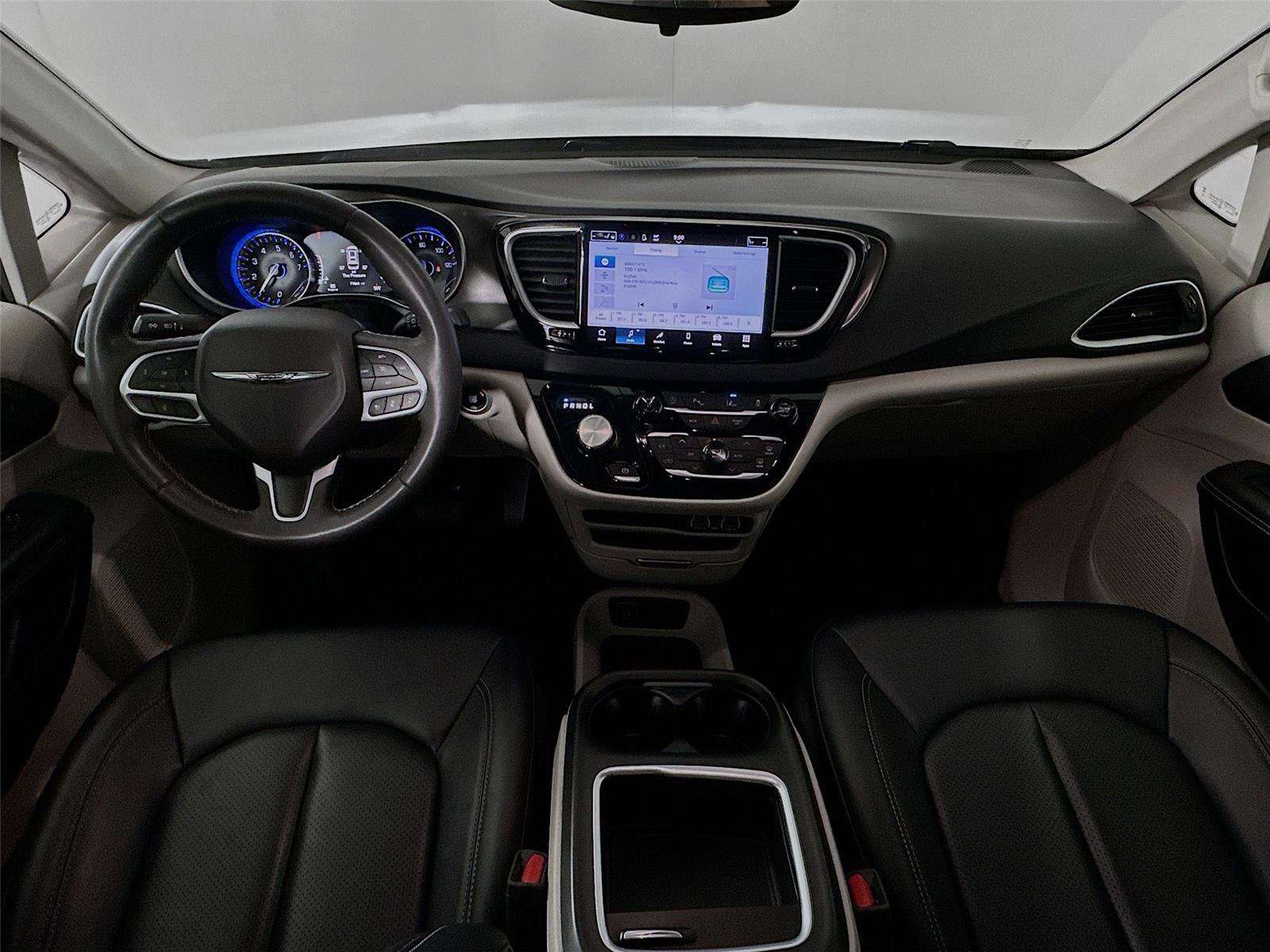 Used 2024 Chrysler Pacifica Touring-L FWD image 31