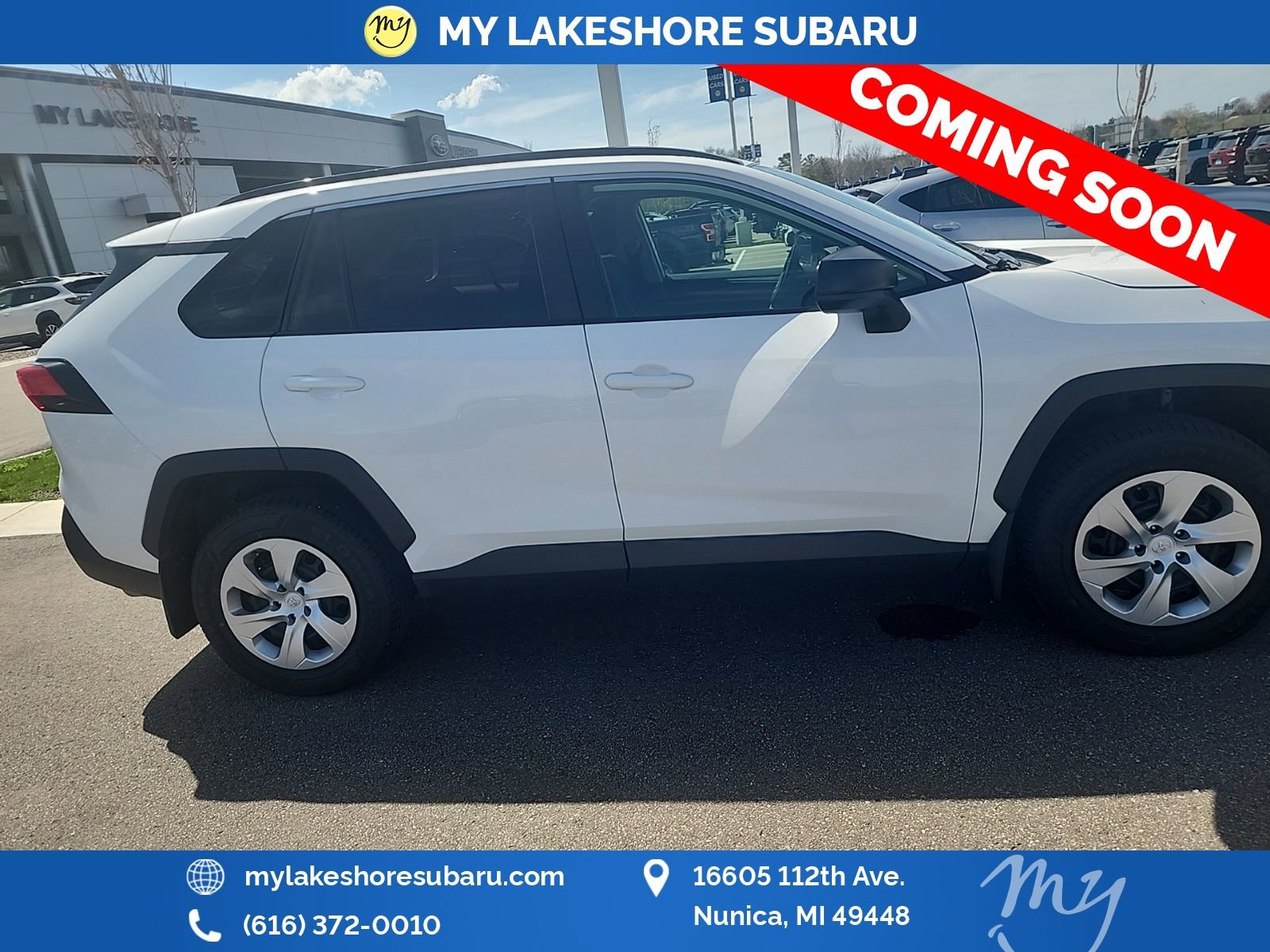 Used 2019 Toyota RAV4 LE w/ Carpet Mat Package image 4