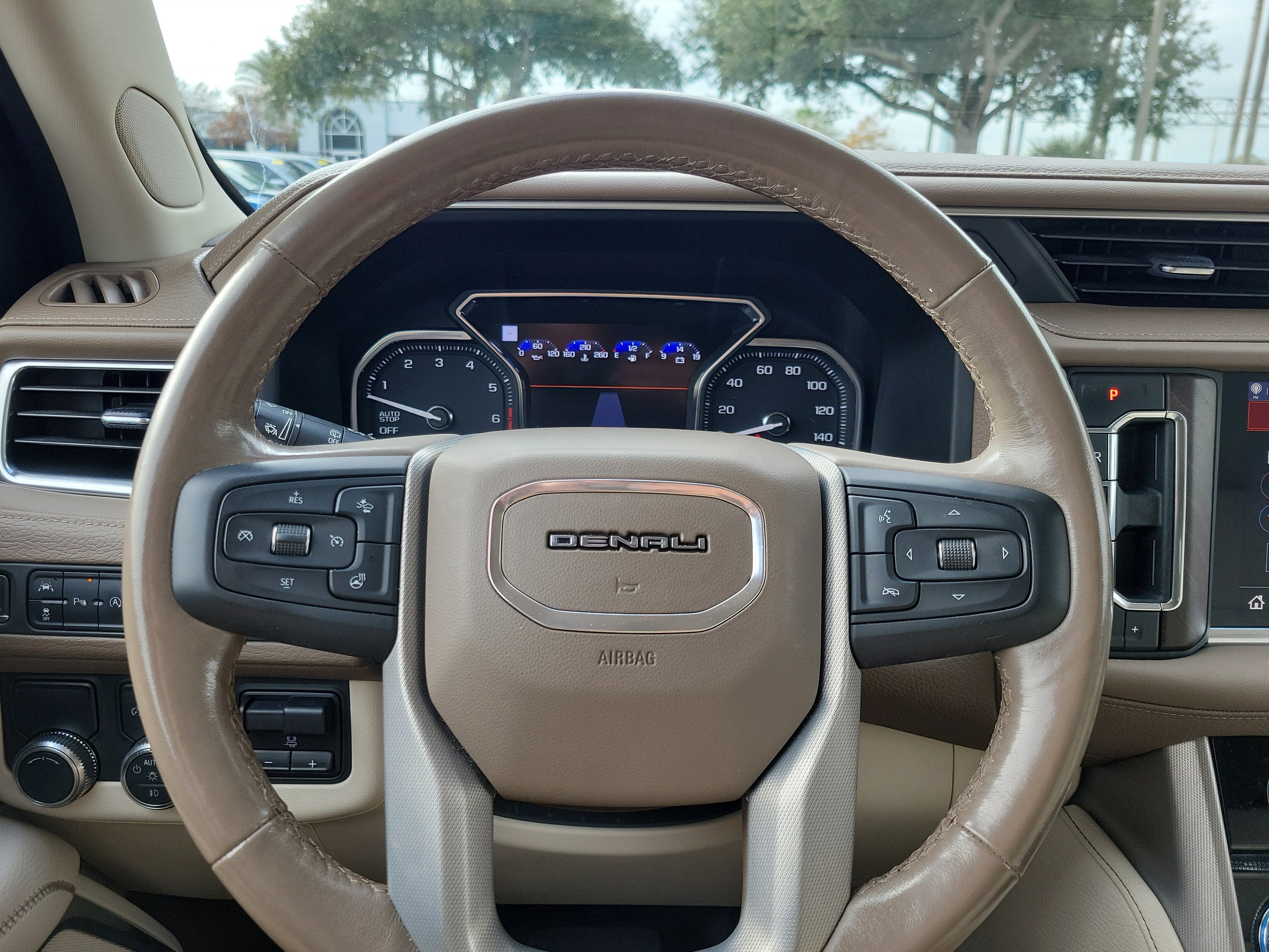 Used 2021 GMC Yukon Denali w/ Denali Premium Package image 11