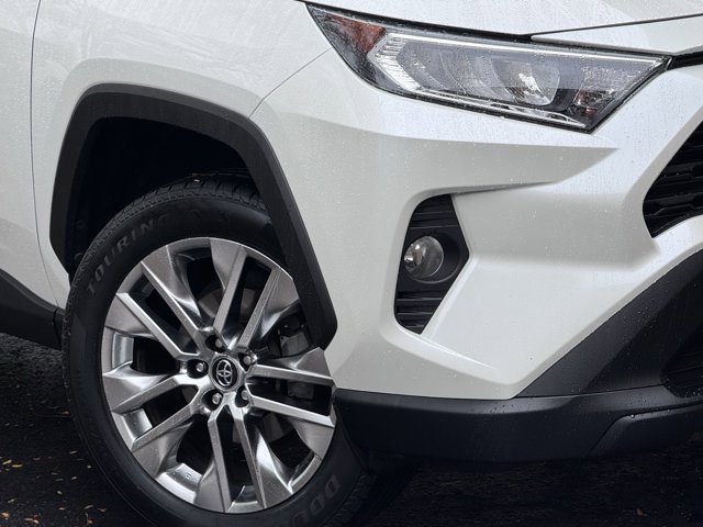 Used 2021 Toyota RAV4 XLE Premium image 3