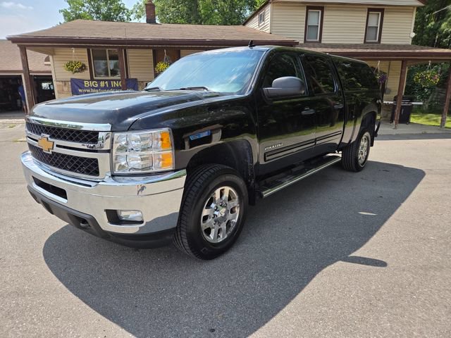Used 2014 Chevrolet Silverado 2500 LT w/ Interior Plus Package AWD/4WD image 2