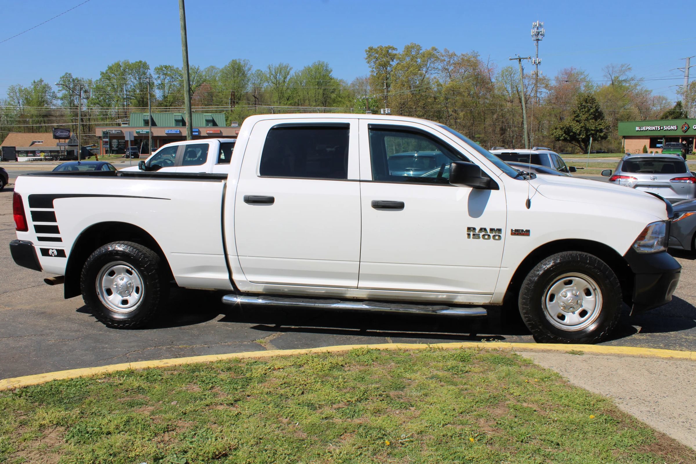 Used 2017 RAM 1500 Tradesman RWD image 3