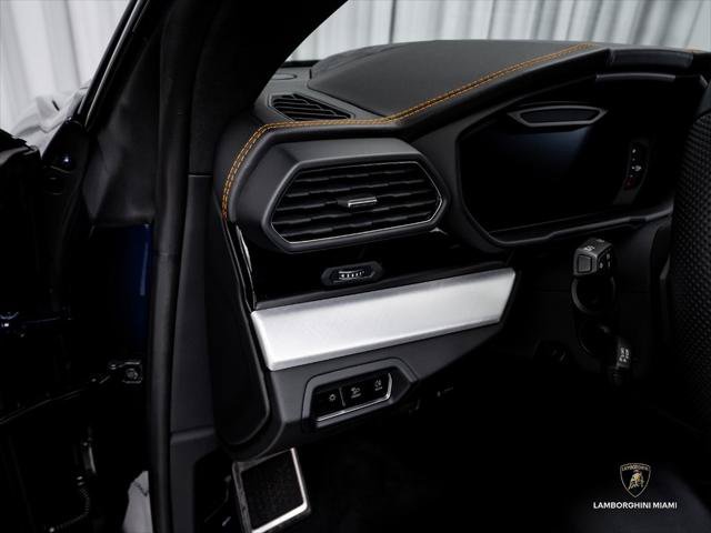 Used 2020 Lamborghini Urus AWD/4WD image 23