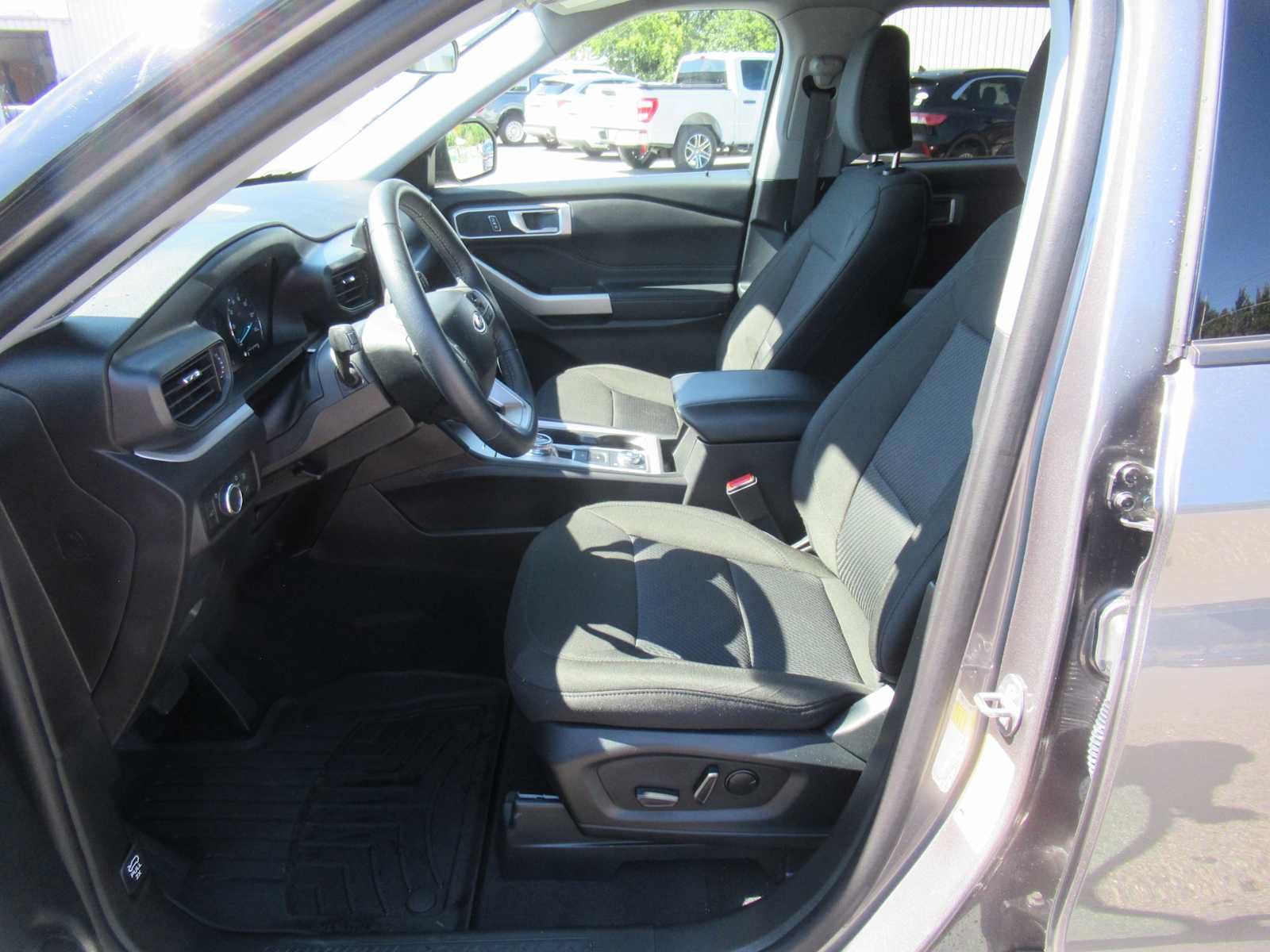 Used 2024 Ford Explorer XLT w/ Class IV Trailer Tow Package AWD/4WD image 22