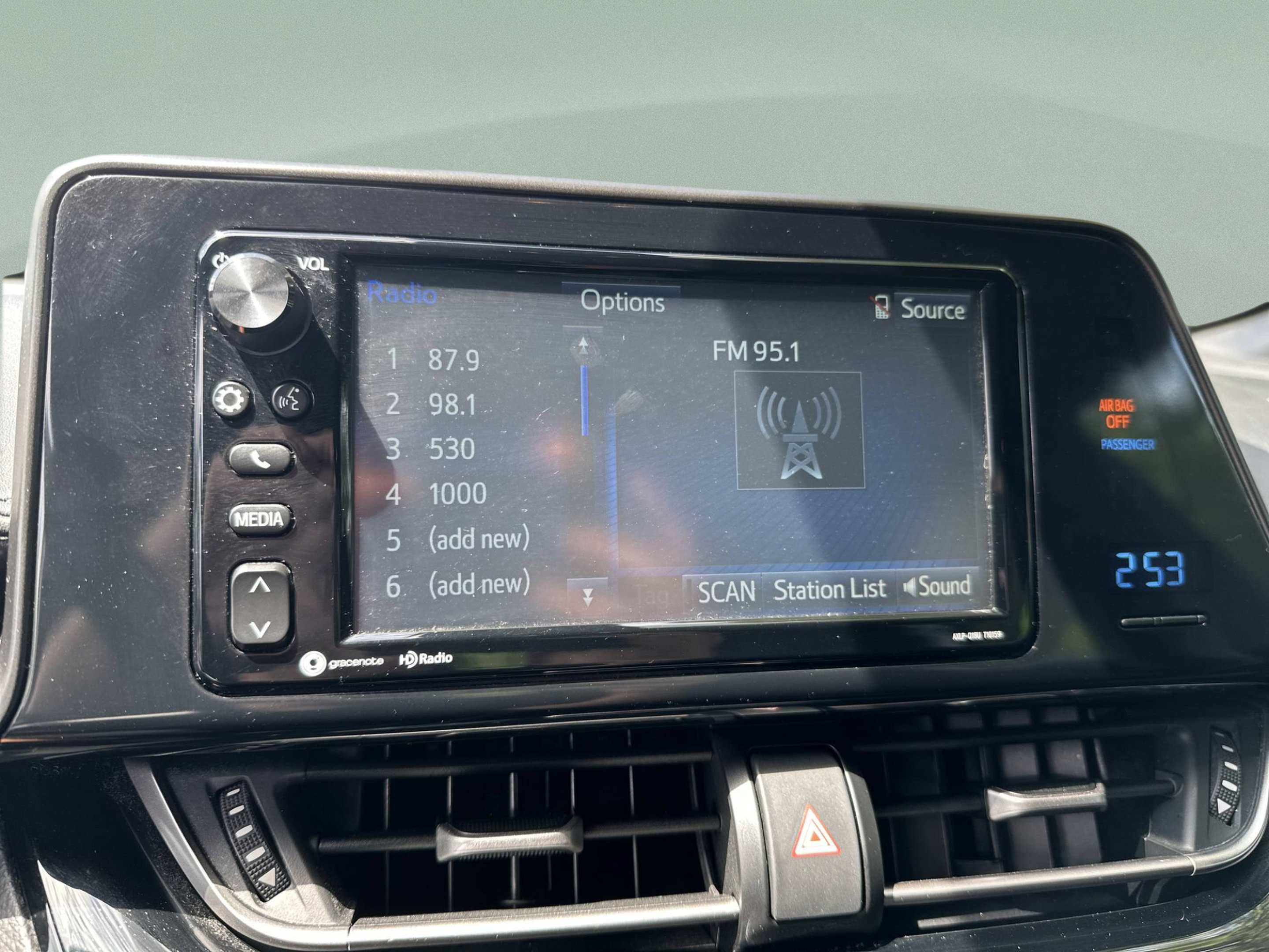 Used 2018 Toyota C-HR XLE FWD image 12