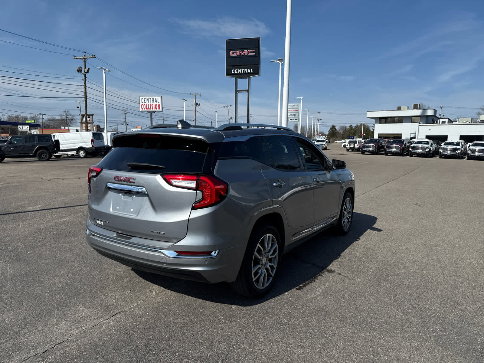 Used 2023 GMC Terrain Denali w/ Denali Premium Package image 5