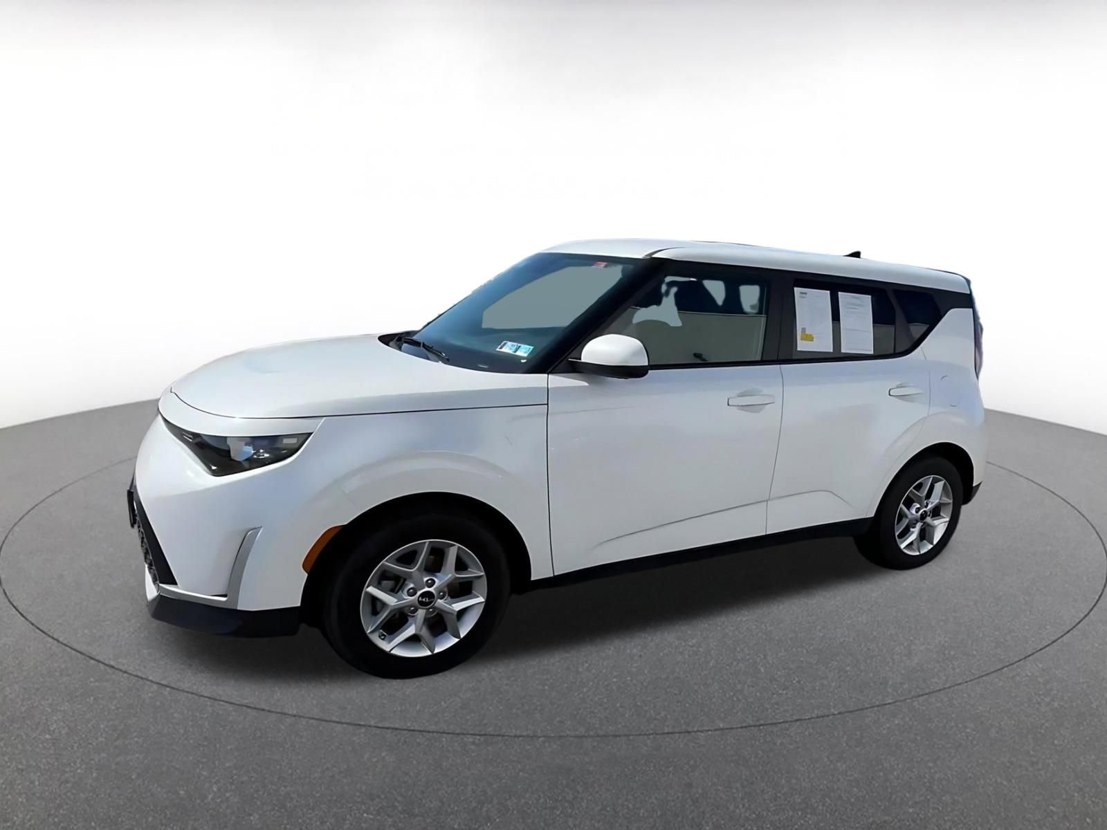 Used 2025 Kia Soul LX w/ LX Technology Package FWD image 6