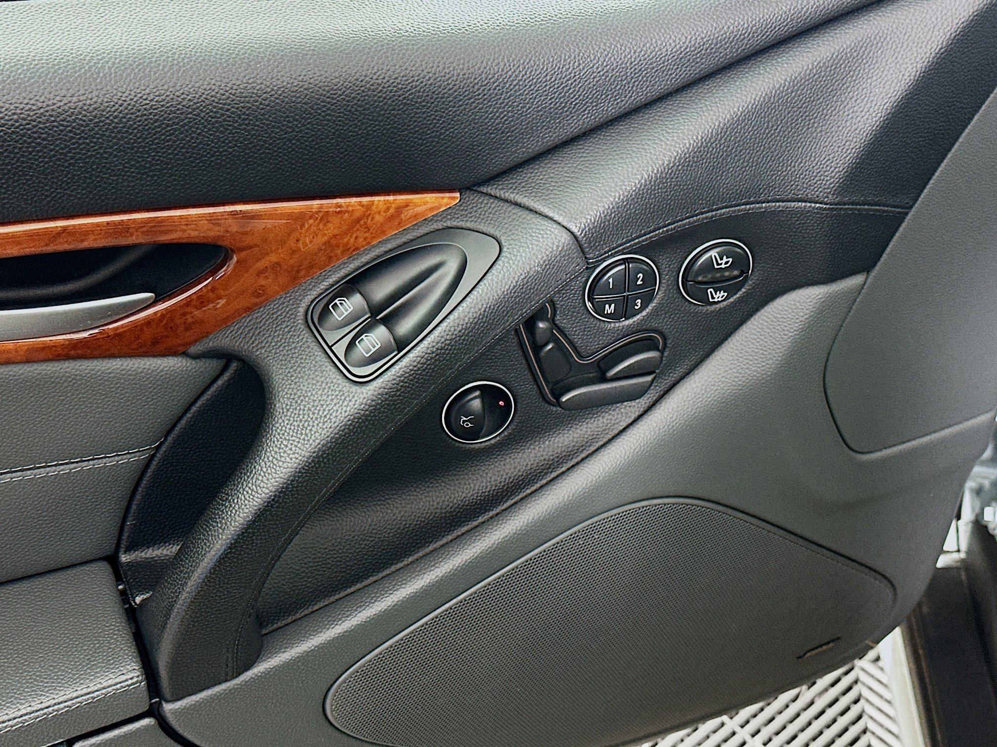 Used 2005 Mercedes-Benz SL 500 image 15