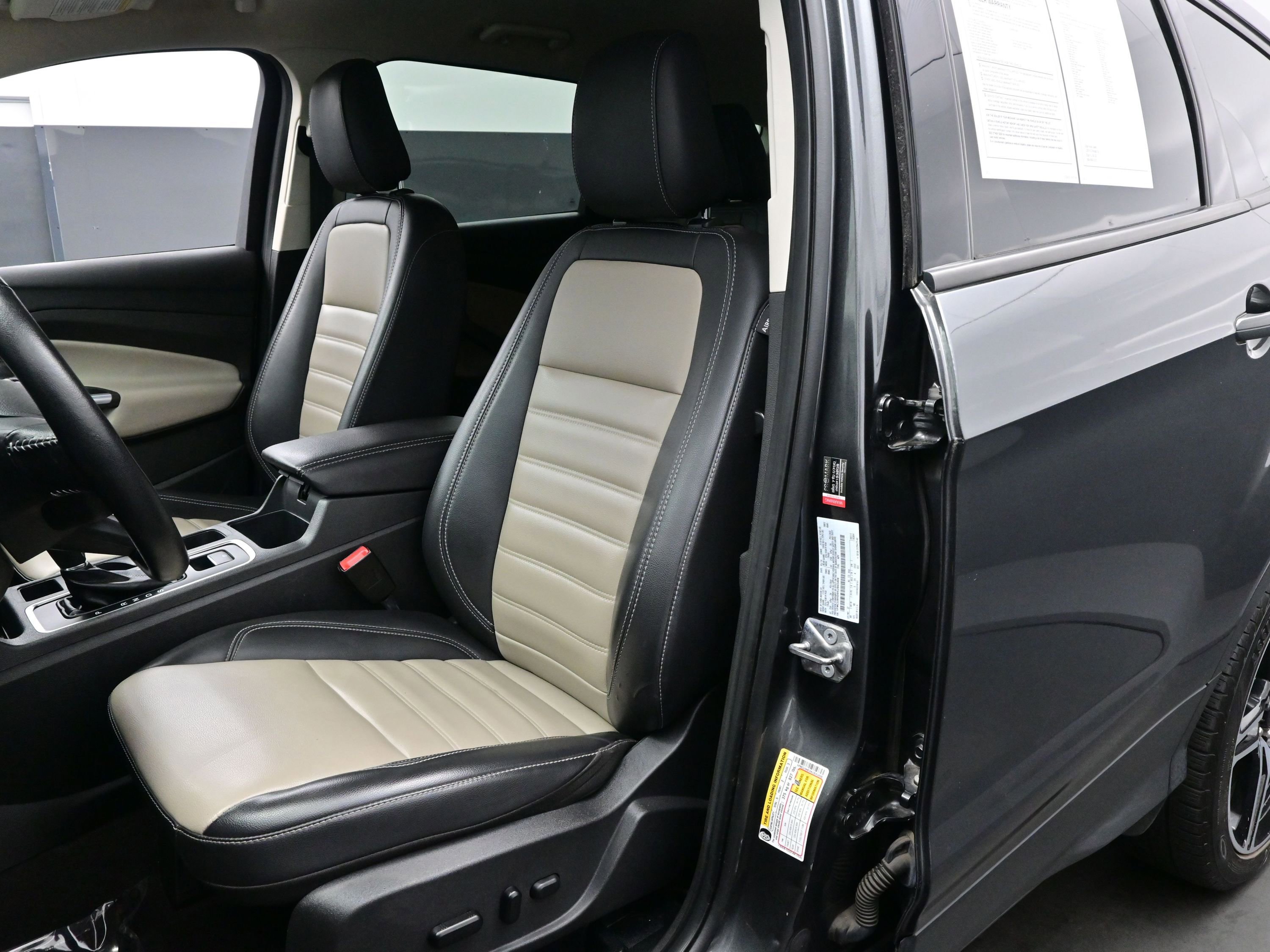 Used 2019 Ford Escape SEL image 12