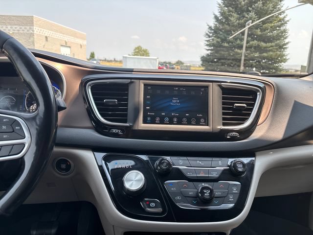 Used 2019 Chrysler Pacifica Touring-L FWD image 19