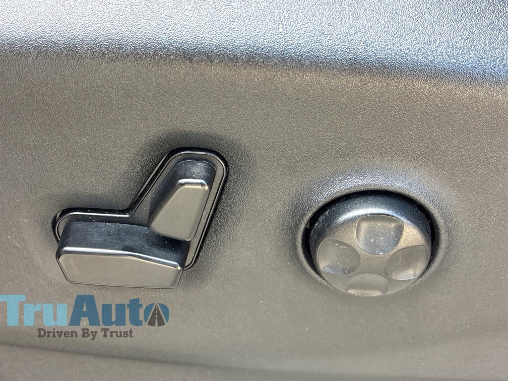 Used 2020 Chrysler Pacifica Touring w/ Tire & Wheel Group FWD image 23
