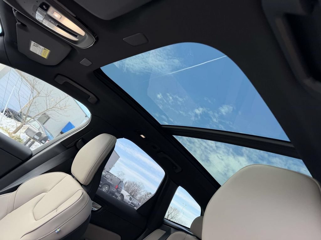 New 2026 Volvo XC60 B5 Plus w/ Protection Package Premier AWD/4WD image 18