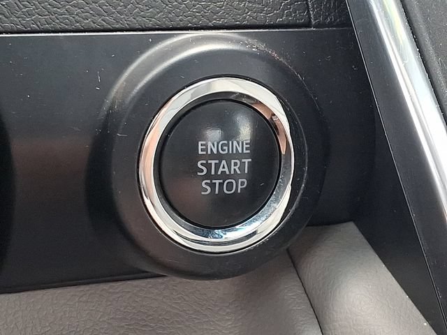 Used 2016 Toyota Camry XLE w/ Moonroof Package FWD image 25