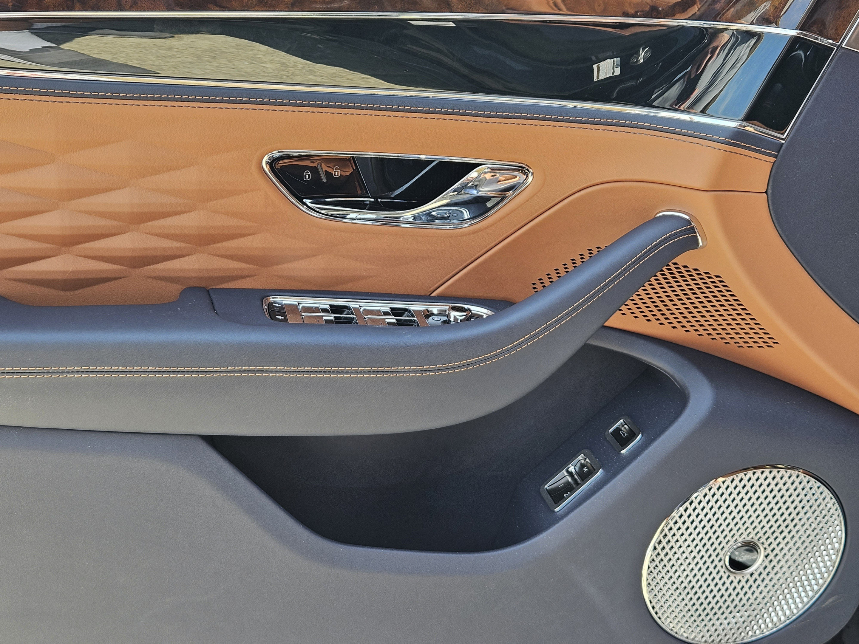 Used 2022 Bentley Flying Spur V8 AWD/4WD image 25