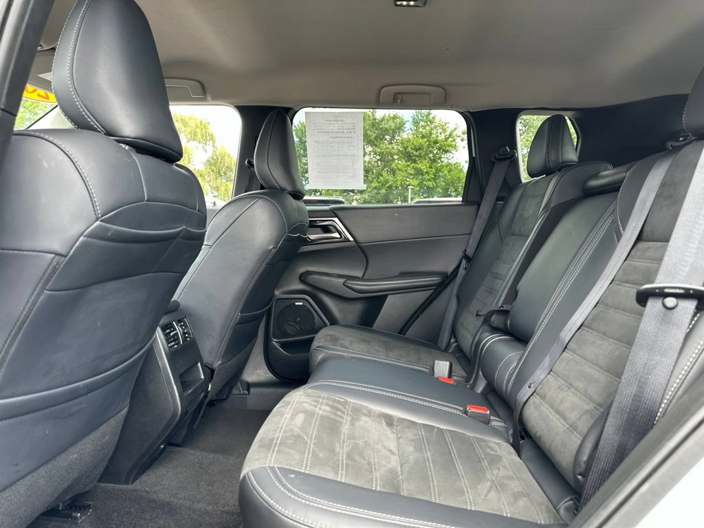 Used 2025 Mitsubishi Outlander SE AWD/4WD image 35
