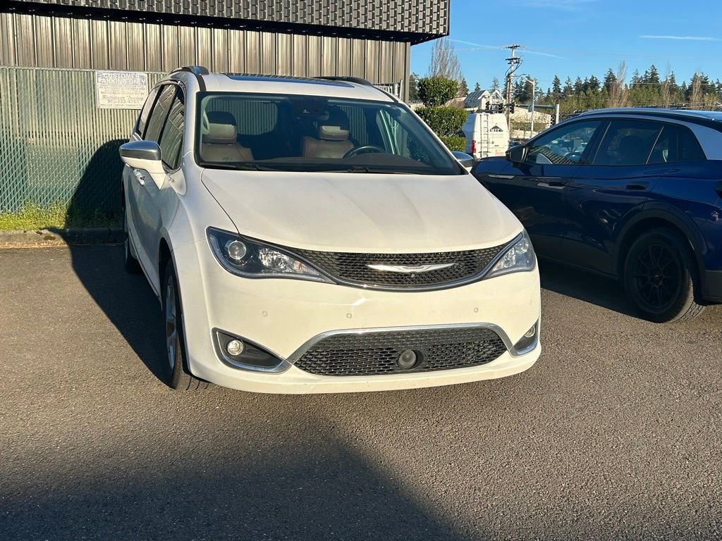 Used 2017 Chrysler Pacifica Limited w/ UConnect Theater Package image 2