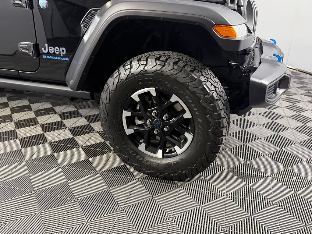 Used 2025 Jeep Wrangler Unlimited Rubicon 4xe w/ Safety Group AWD/4WD image 5