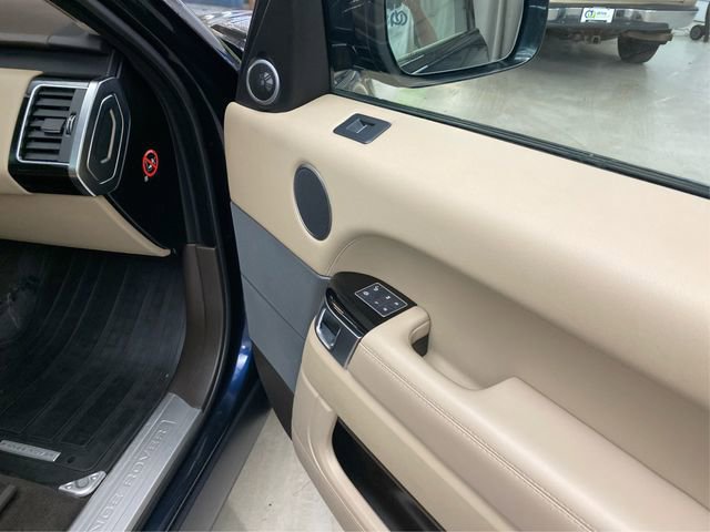 Used 2017 Land Rover Range Rover Sport HSE image 27
