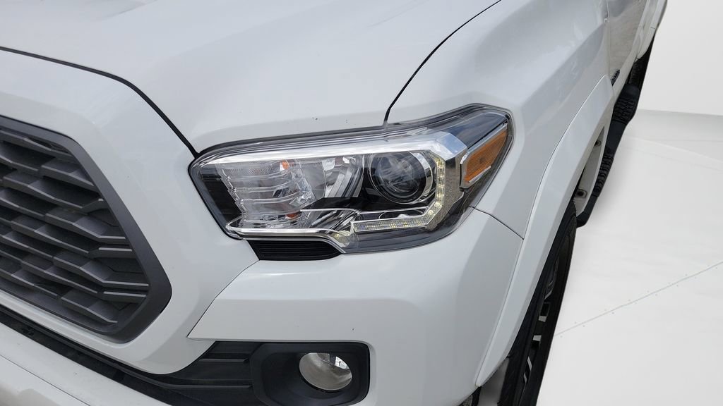 Used 2022 Toyota Tacoma TRD Sport w/ Technology Package image 17