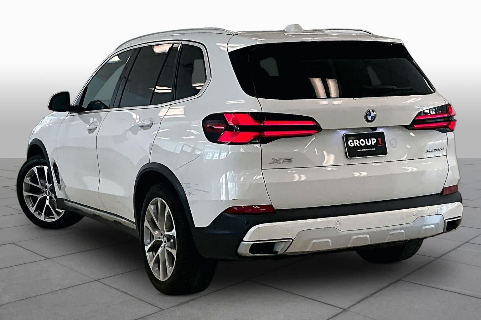 Used 2024 BMW X5 xDrive40i w/ Premium Package AWD/4WD image 11