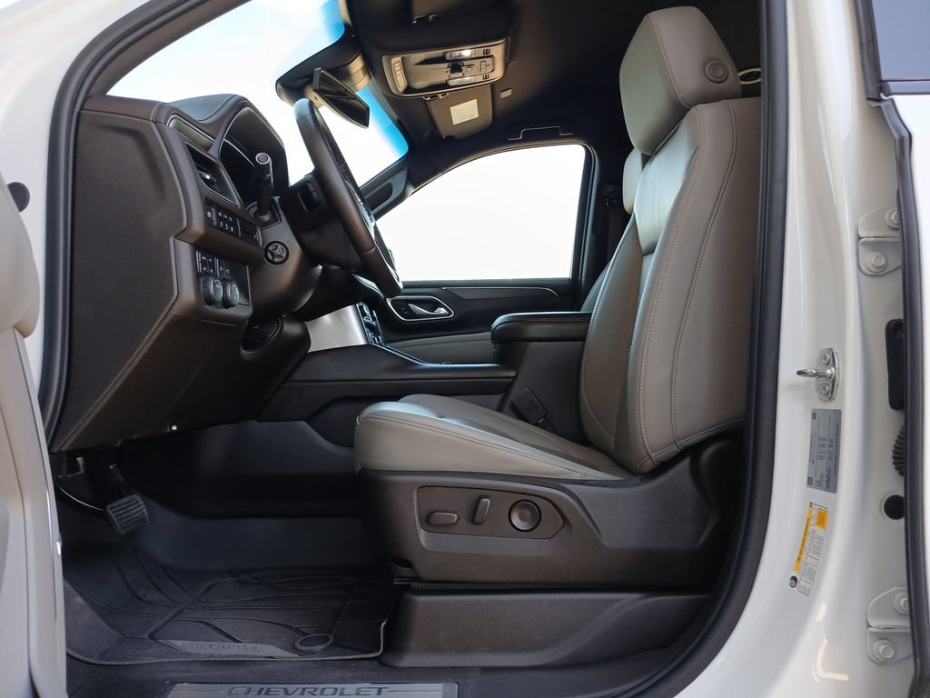 Used 2024 Chevrolet Suburban Z71 w/ Luxury Package AWD/4WD image 20