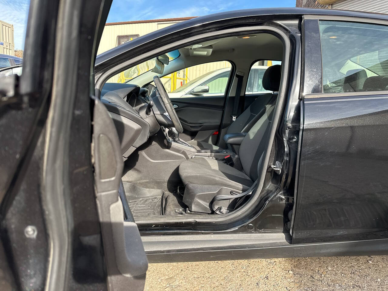 Used 2014 Ford Focus SE FWD image 3