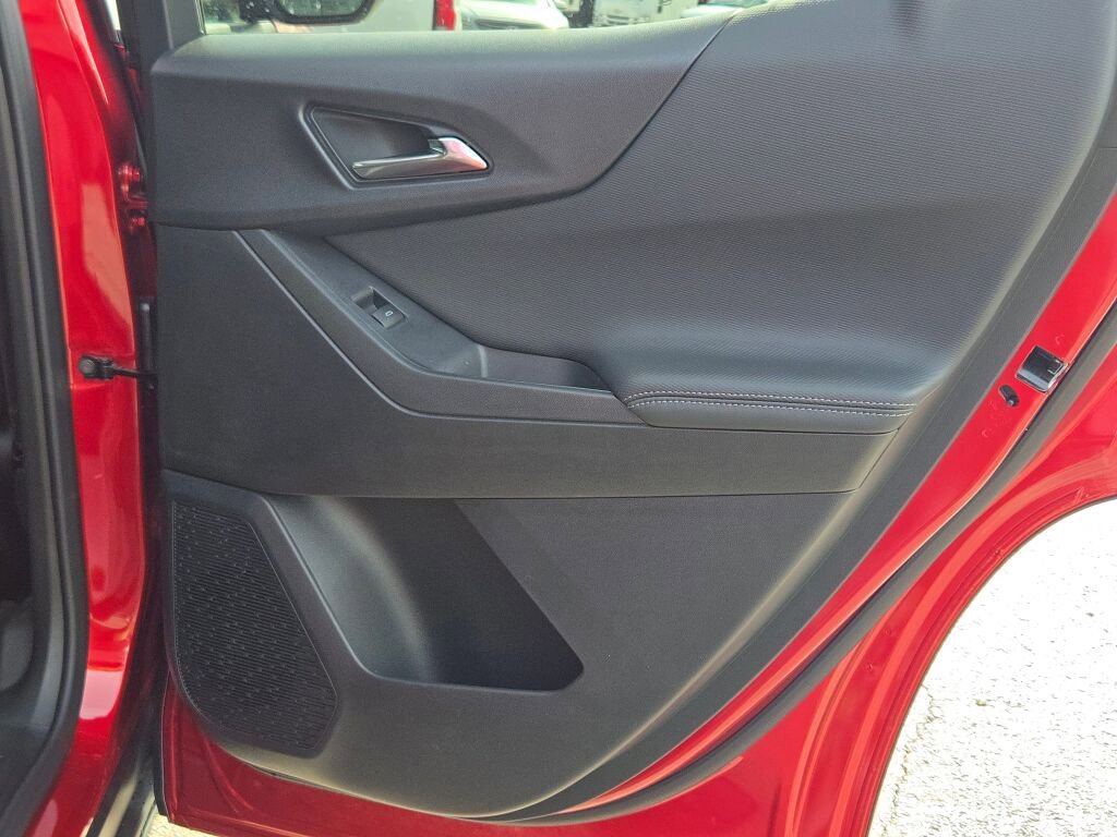 New 2026 Chevrolet Equinox LT w/ LPO, Floor Liner Package FWD image 11